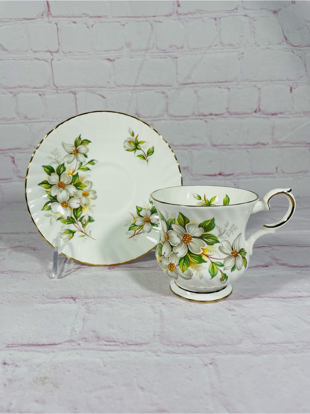 Vintage Elizabethan Dogwood Floral Bone China Teacup and Saucer Set England